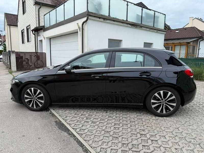 Schwarz Gebraucht 2021 Mercedes A160 Limousine | € 22.000 (Guter Preis) - Bild 1/4