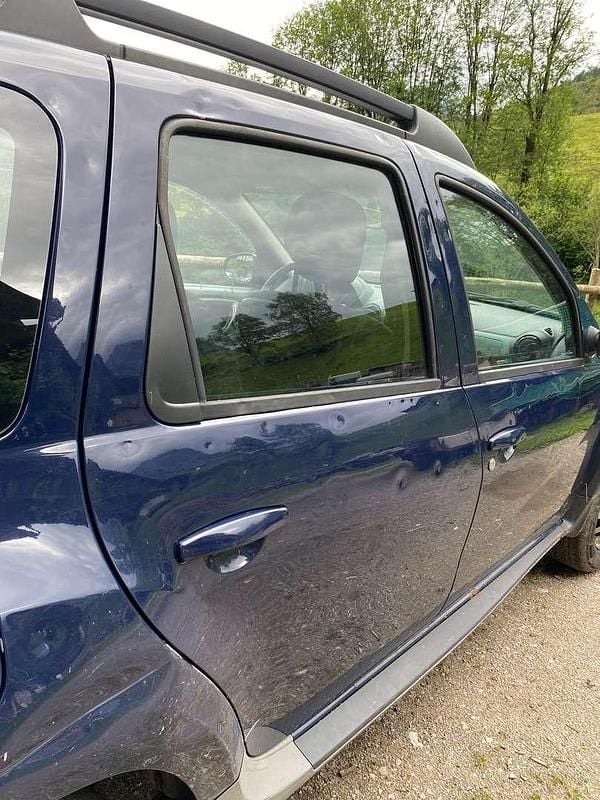 Blau Gebraucht 2010 Dacia Duster Ambiance SUV | € 4.000 - Bild 1/2