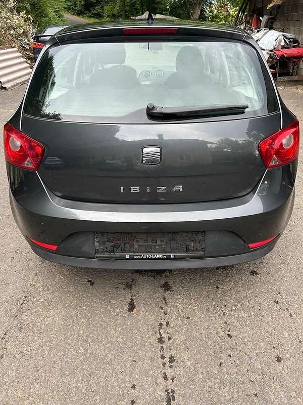 Grau Gebraucht 2008 Seat Ibiza Reference Limousine | € 2.700 (Fairer Preis) - Bild 1/4