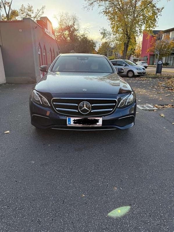 Gebraucht Mercedes E300 Avantgarde 194 PS (142 kW) 2020 Limousine