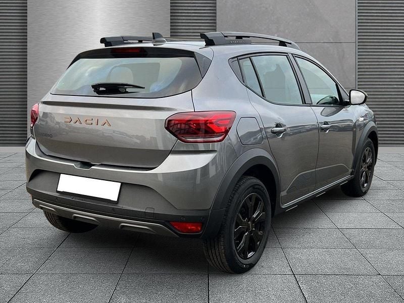 Neu Dacia Sandero Extreme 91 PS (66 kW) 2025 Grau SUV