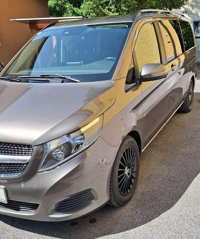 Gebraucht Mercedes V220 Exclusive 163 PS (119 kW) 2016 Grau Van / Kleinbus