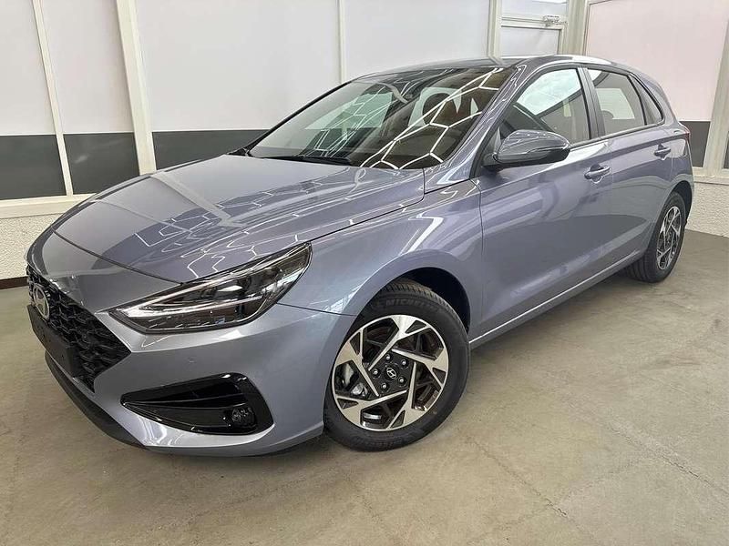 Neu Hyundai i30 Style 95 PS (69 kW) 2025 Silber Limousine