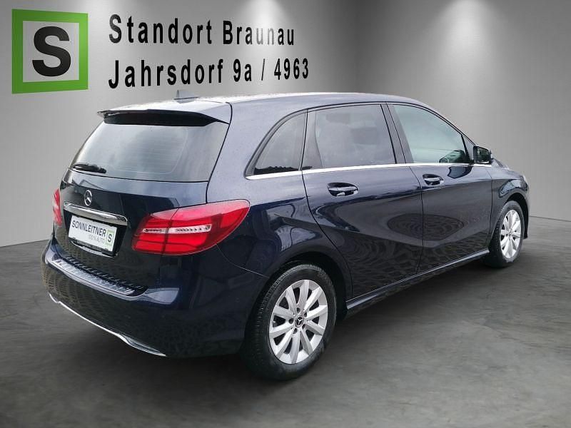 Gebraucht Mercedes B180 109 PS (80 kW) 2017 Blau Van / Kleinbus