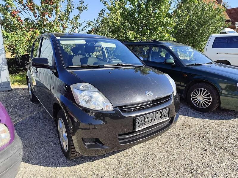 Schwarz Gebraucht 2008 Daihatsu Sirion Kleinwagen | € 2.500 - Bild 1/4