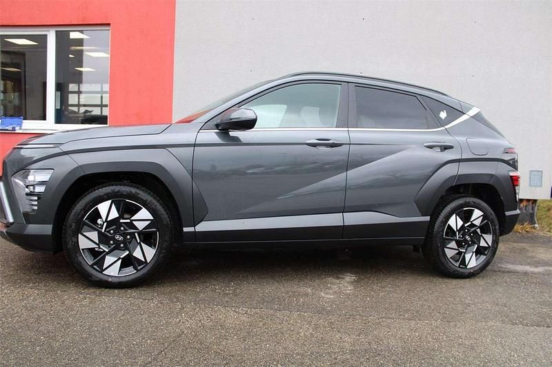 Gebraucht Hyundai Kona GO! 138 PS (101 kW) 2024 Ecotronic gray  grau SUV