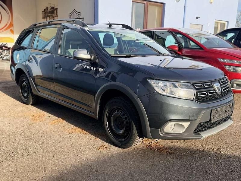 Grau Gebraucht 2019 Dacia Logan MCV Stepway Kombi | € 5.450 (Fairer Preis) - Bild 1/4