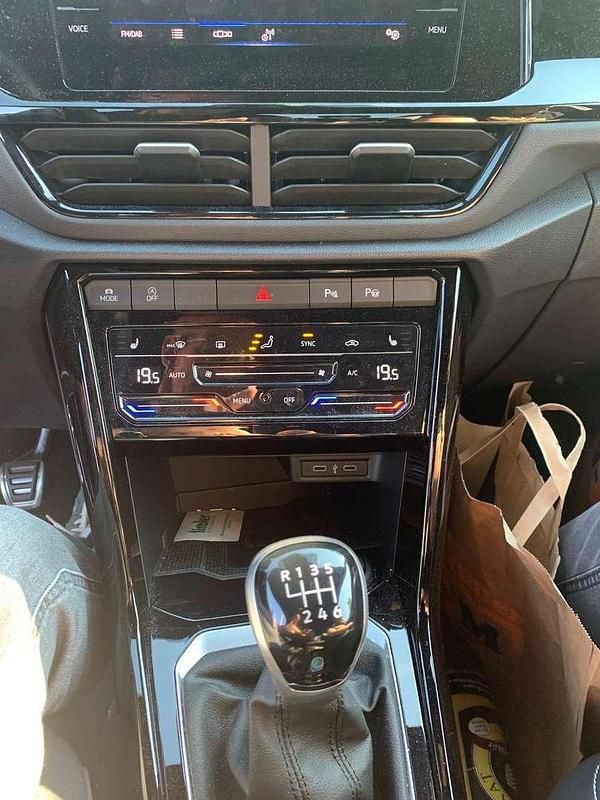 Blau Gebraucht 2022 VW T-Roc R-line SUV | € 21.400 (Fairer Preis) - Bild 1/4