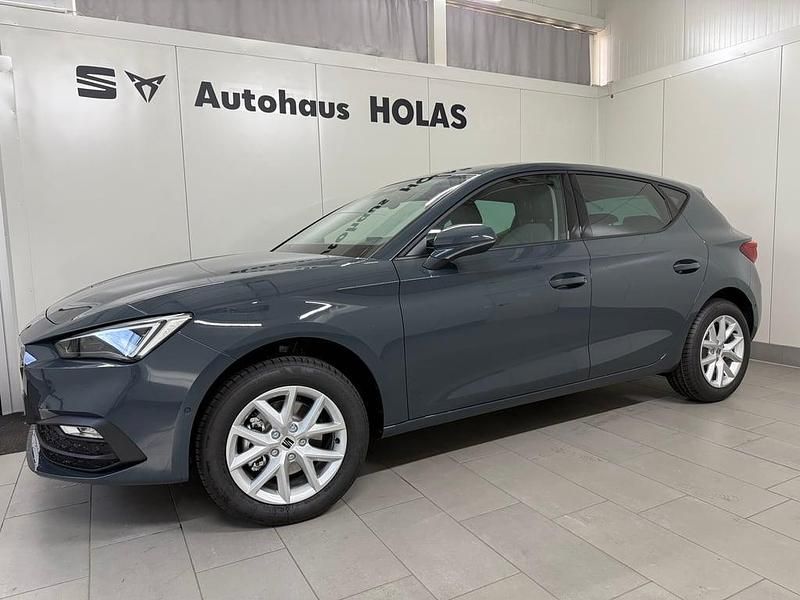 Neu Seat Leon Style 115 PS (84 kW) 2026 Dunkelblau  normal