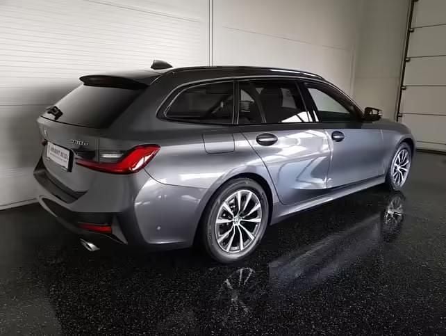 Gebraucht BMW 330e Sport Line 252 PS (185 kW) 2021 Mineralgraumetallic Kombi