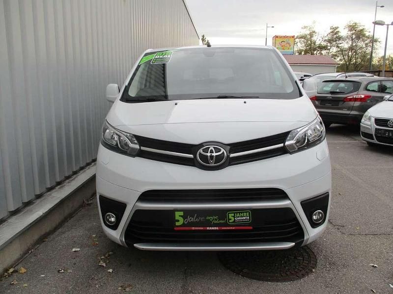 Gebraucht Toyota Proace Verso 144 PS (105 kW) 2023 Weiß Kombi