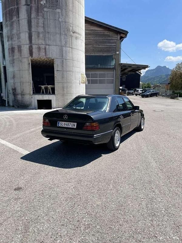 Gebraucht Mercedes E300 110 PS (80 kW) 1993 Limousine