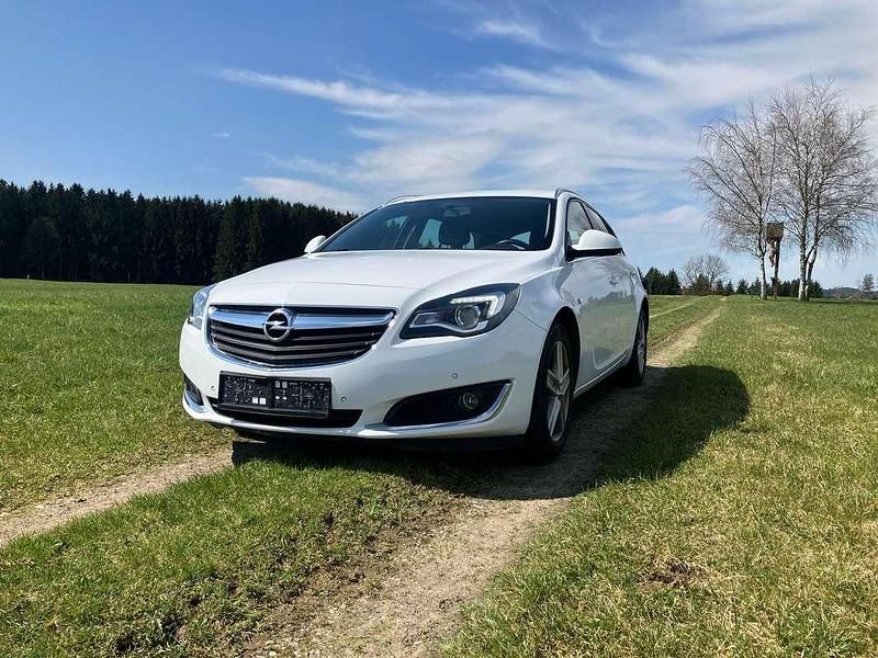 Weiß Gebraucht 2016 Opel Insignia Sport Kombi | € 7.450 (Superpreis) - Bild 1/4
