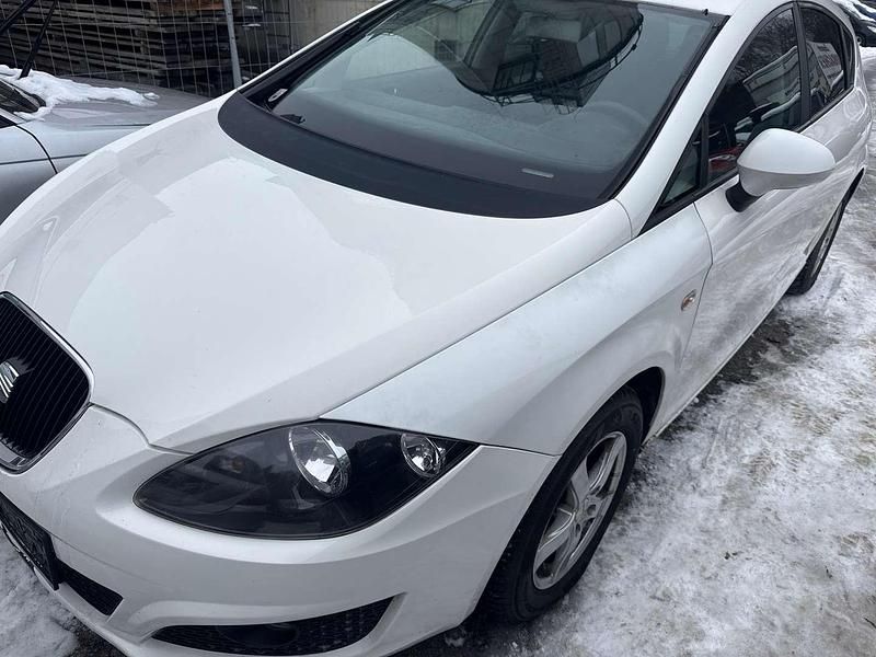 Weiß Gebraucht 2009 Seat Leon Reference Kleinwagen | € 1.499 (Fairer Preis) - Bild 1/3