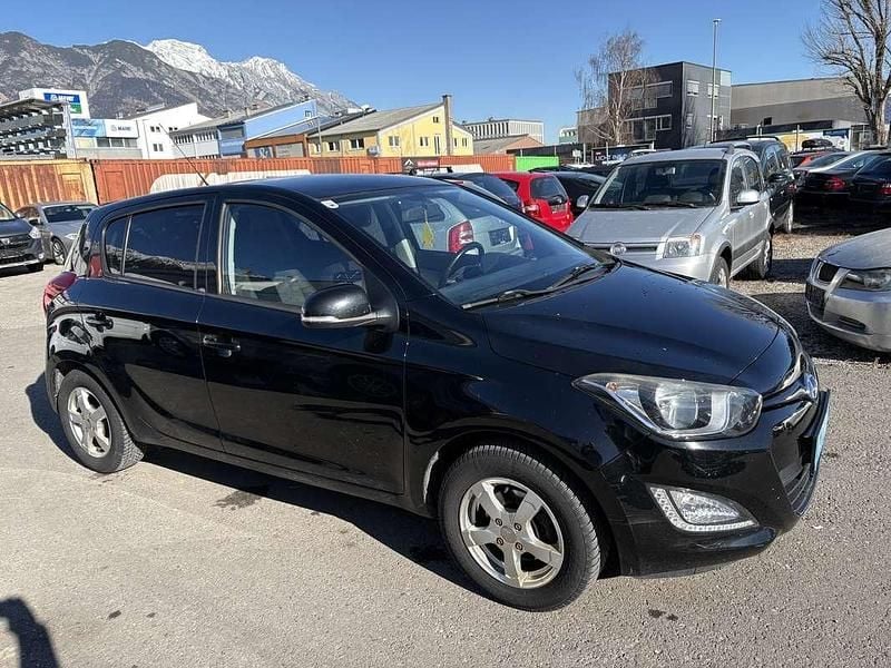 Gebraucht Hyundai i20 Classic 86 PS (63 kW) 2014 Schwarz Kleinwagen