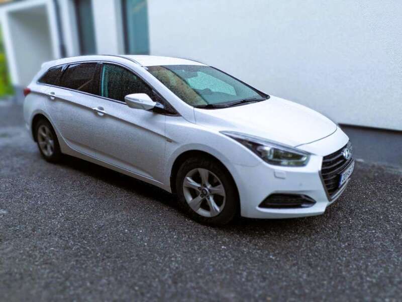 Weiß Gebraucht 2018 Hyundai i40 Kombi | € 13.990 - Bild 1/4