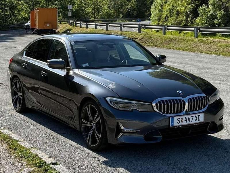 Gebraucht BMW 330 258 PS (189 kW) 2019 Grau Limousine