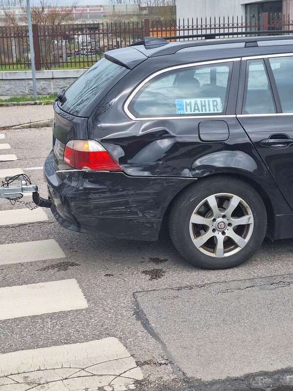 Schwarz Gebraucht 2006 BMW 520 Kombi | € 3.000 - Bild 1/4