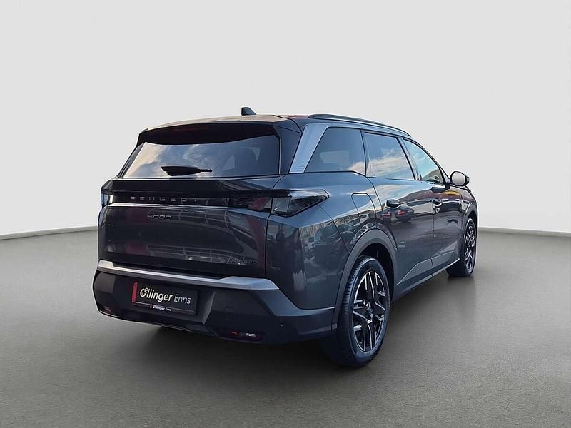 Neu Peugeot 5008 GT 145 PS (106 kW) 2025 Grau Limousine