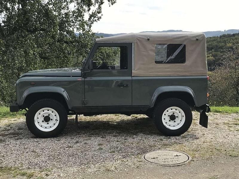 Grün Gebraucht 2006 Land Rover Defender Kombi | € 52.000 - Bild 1/4