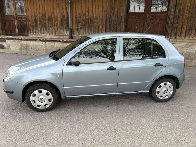 Grau Gebraucht 2002 Skoda Fabia Kleinwagen | € 800 (Guter Preis) - Bild 1/4