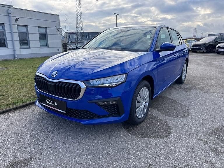 Mittelblau normal Neu 2025 Skoda Scala Essence Kleinwagen | € 21.970 (Guter Preis) - Bild 1/4