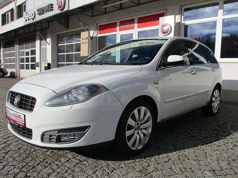 Weiß Gebraucht 2011 Fiat Croma Emotion Kombi | € 7.450 - Bild 1/4