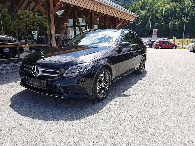 Schwarz Gebraucht 2021 Mercedes C180 Kombi | € 22.900 (Fairer Preis) - Bild 1/4