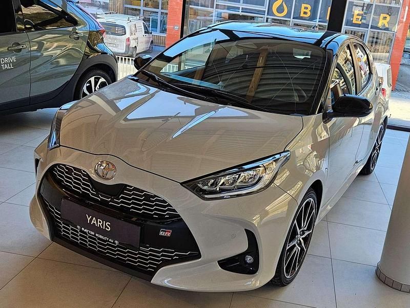 Gebraucht Toyota Yaris Hybrid Sport 92 PS (67 kW) 2025 Grau Limousine