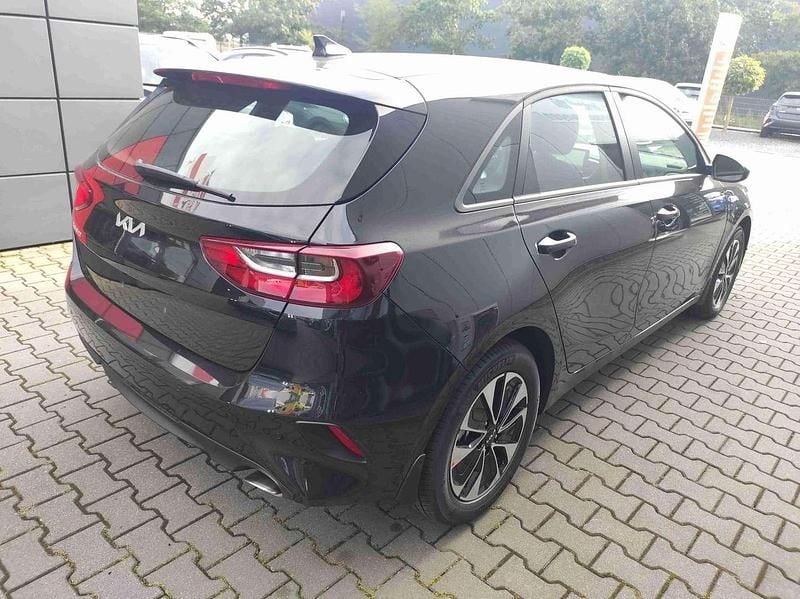 Neu Kia Ceed 140 PS (102 kW) 2025 Schwarz Kleinwagen