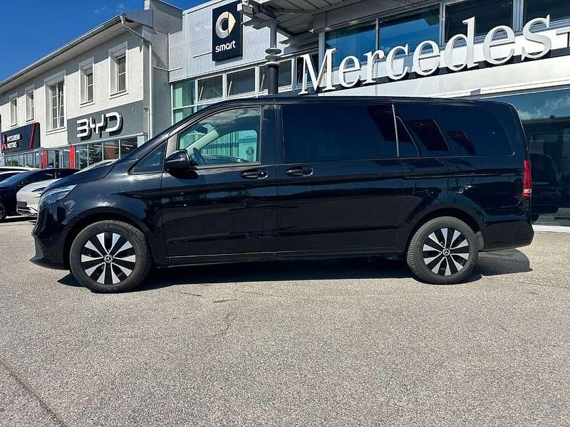 Gebraucht Mercedes V220 163 PS (119 kW) 2023 Schwarz Van / Kleinbus