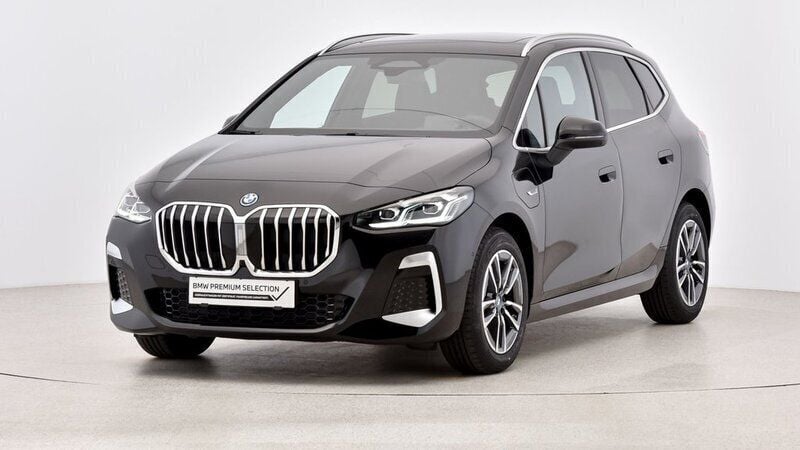 Gebraucht BMW 230e Active Tourer M Sport 327 PS (240 kW) 2023 Saphirschwarz Van / Kleinbus
