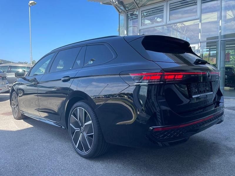 Gebraucht VW Passat R-line 204 PS (150 kW) 2025 Schwarz  metallic Kombi