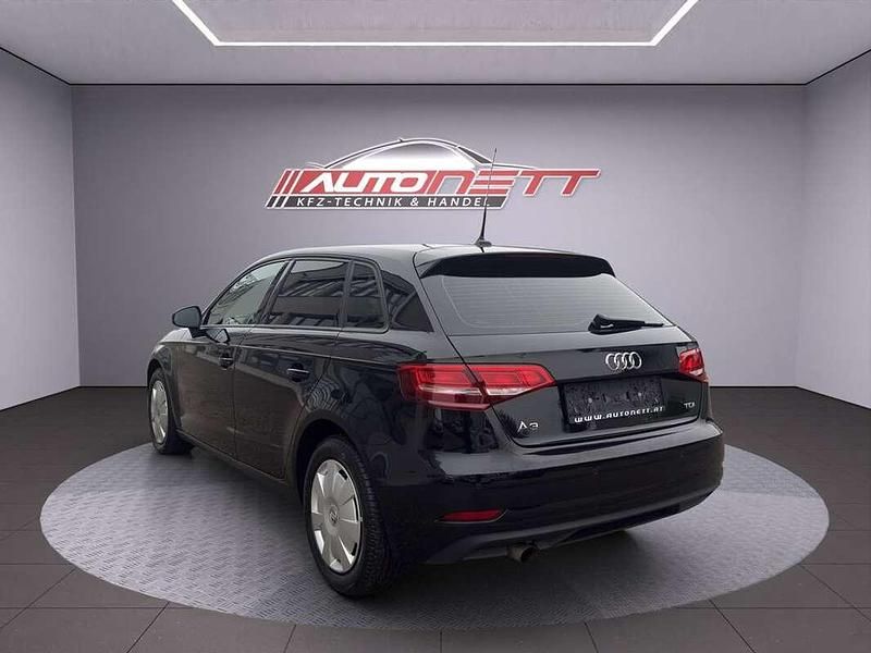 Gebraucht Audi A3 Basis 116 PS (85 kW) 2018 Schwarz Limousine