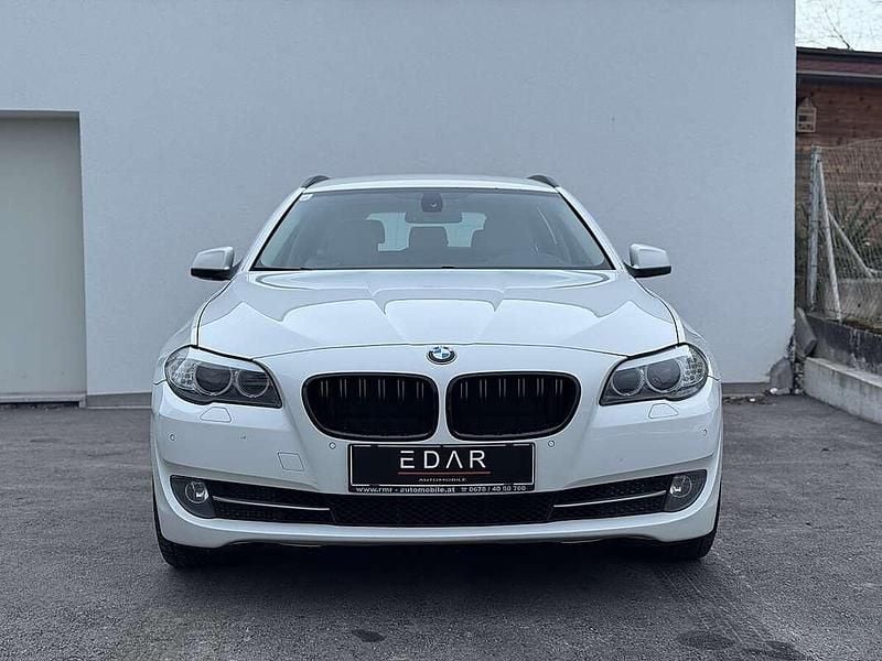 Weiß Gebraucht 2011 BMW 530 Sport Line Kombi | € 9.990 (Guter Preis) - Bild 1/4
