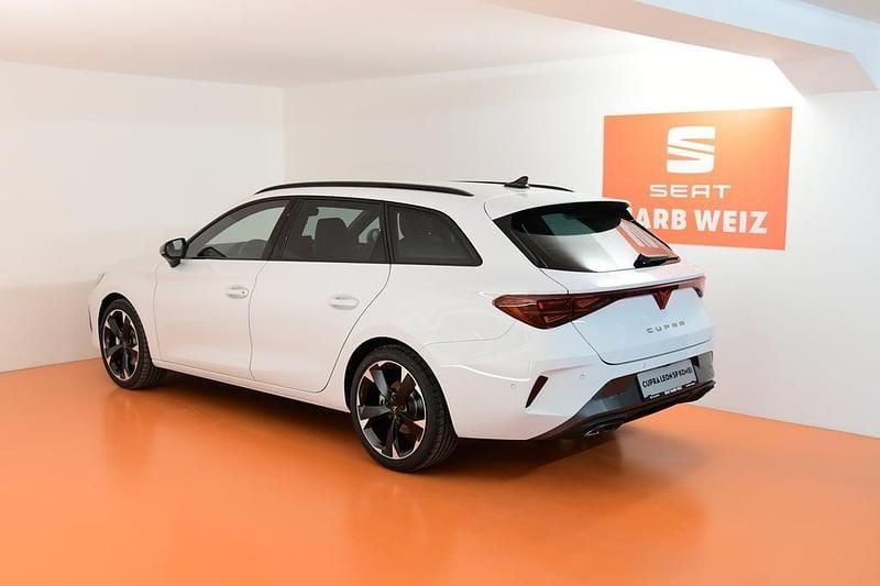 Neu Cupra Leon 204 PS (150 kW) 2025 Weiss  metallic Kombi