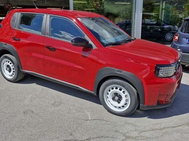 Neu Fiat Grande Panda Red 83 kW (113 PS) 2025 Rot Kleinwagen