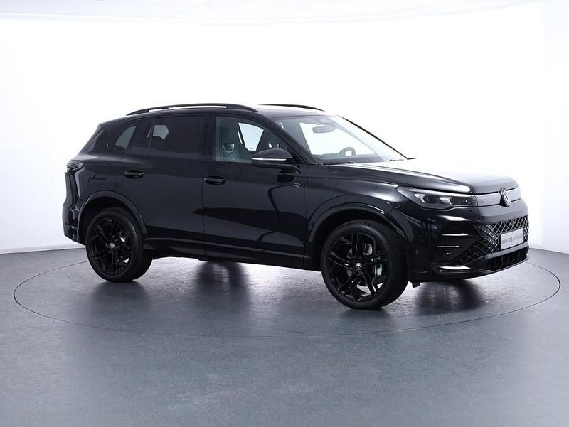 Neu VW Tiguan Sport 272 PS (200 kW) 2025 Schwarz  metallic SUV