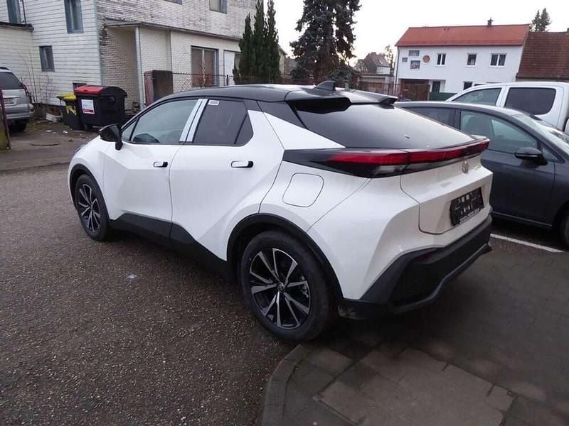 Neu Toyota C-HR Active 98 PS (72 kW) 2025 Weiß SUV