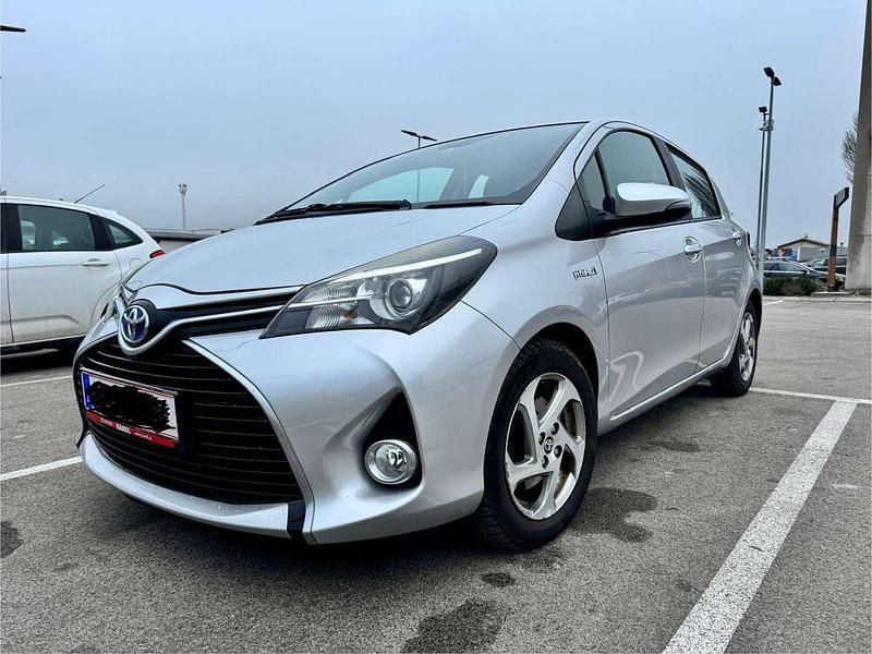 Gebraucht Toyota Yaris Hybrid Active 75 PS (55 kW) 2015 Limousine