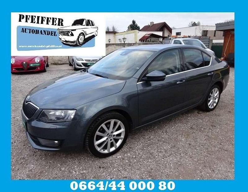Grau Gebraucht 2016 Skoda Octavia Style Kleinwagen | € 10.750 (Guter Preis) - Bild 1/4