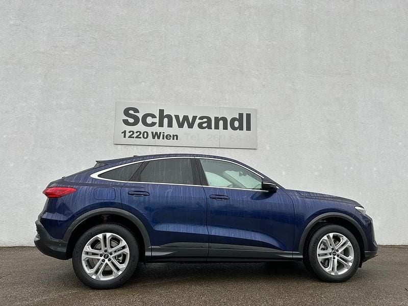 Neu Audi Q5 Sportback Ambiente 204 PS (150 kW) 2025 Mittelblau  metallic SUV
