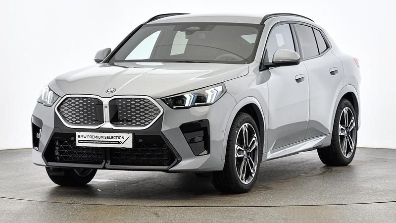 Gebraucht BMW iX2 Shadowline 150 kW (204 PS) 2025 M brooklyn grau SUV