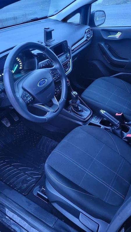 Gebraucht Ford Fiesta Trend 69 PS (50 kW) 2019 Schwarz Limousine