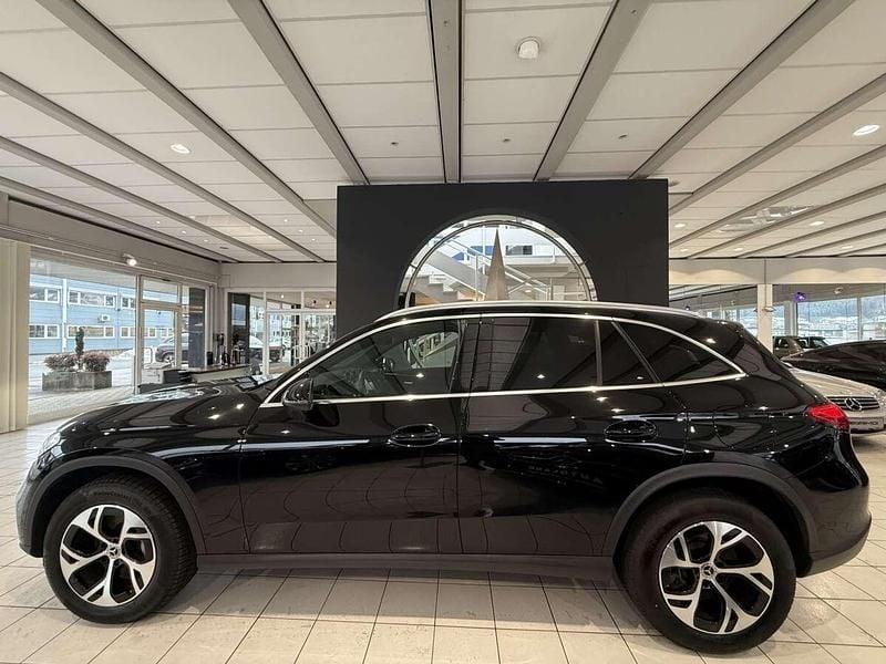 Gebraucht Mercedes GLC300e 333 PS (244 kW) 2024 Schwarz SUV