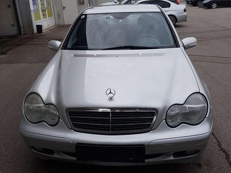 Gebraucht Mercedes C220 Elegance 143 PS (105 kW) 2003 Silber Limousine