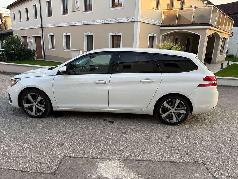 Gebraucht Peugeot 308 SW Active 120 PS (88 kW) 2018 Weiß Kombi
