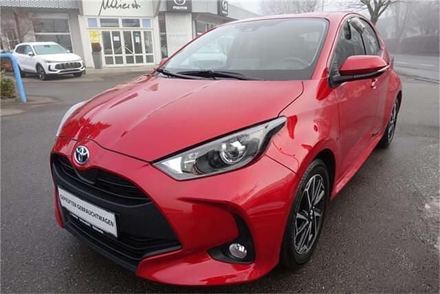 Gebraucht Toyota Yaris 116 PS (85 kW) 2022 Rot Limousine