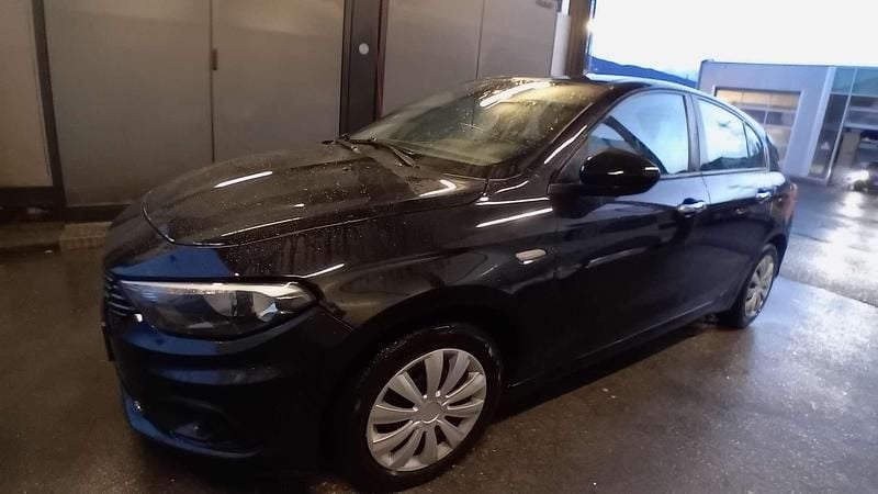 Gebraucht Fiat Tipo 95 PS (69 kW) 2020 Schwarz Kleinwagen
