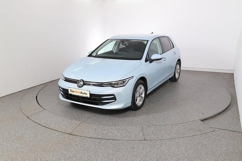 Gebraucht VW Golf VIII Life 116 PS (85 kW) 2025 Dunkelblau  normal Limousine